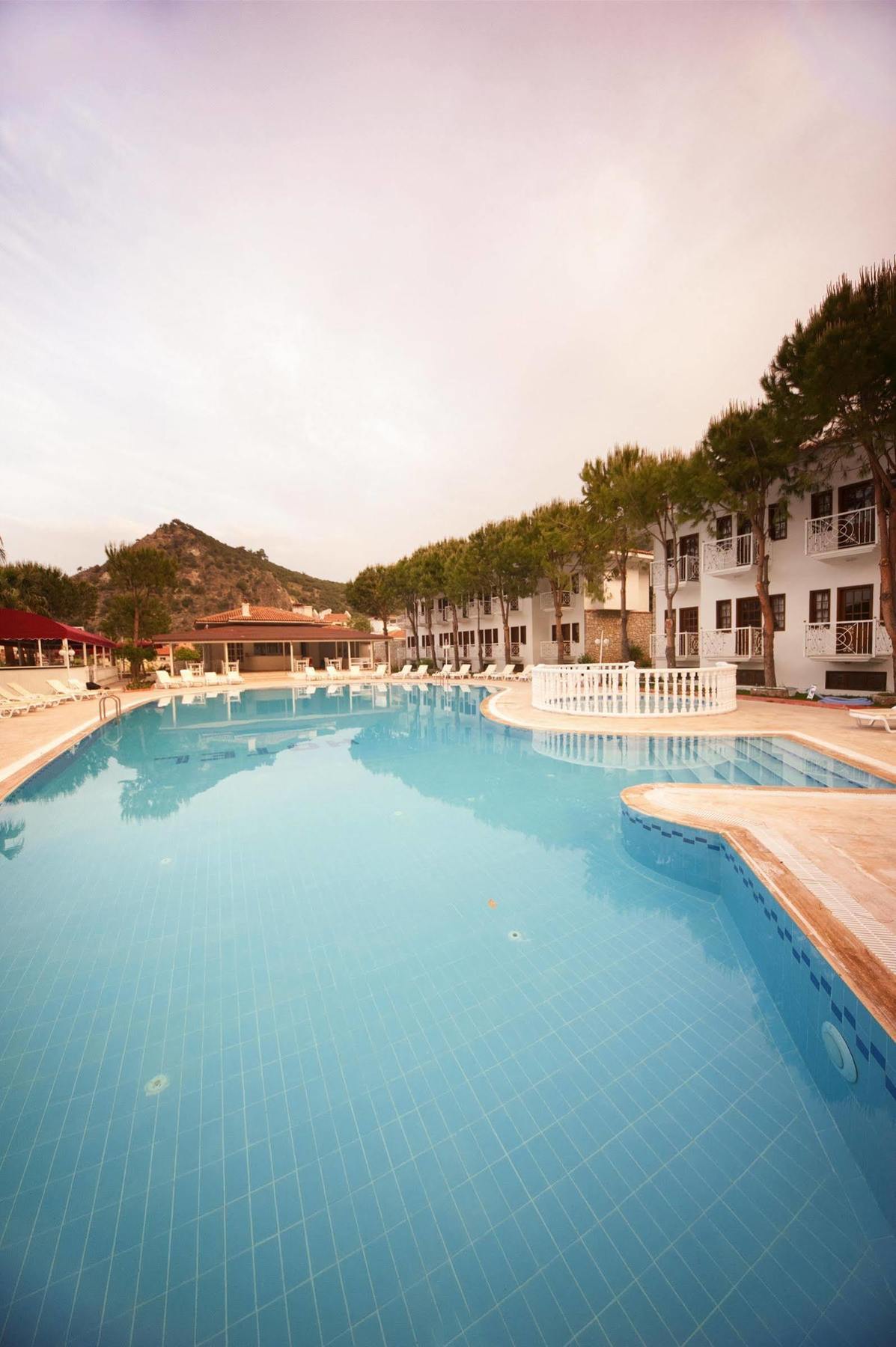 White Hotel โอลลุนเดนิซ ภายนอก รูปภาพ